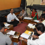 Shri Vilas Kundekar Giving harmonium Lessons